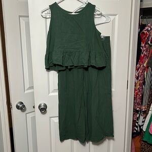 Hunter Green Two piece linen-like set with cute buttons down the back of the top